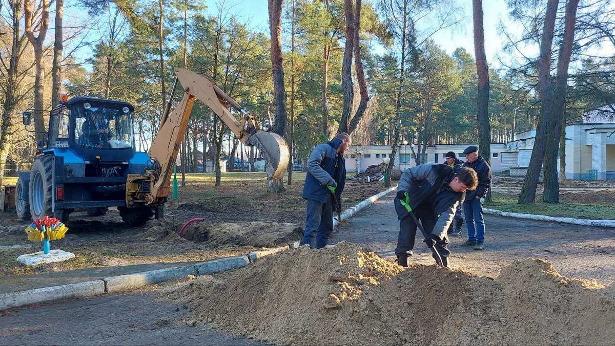 Продолжаются работы по благоустройству лагеря «Орлёнок»