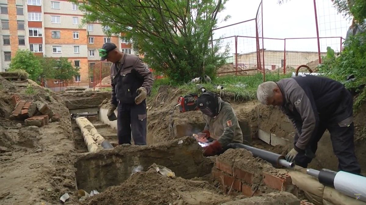 Замена тепловых сетей по улице Дубровской
